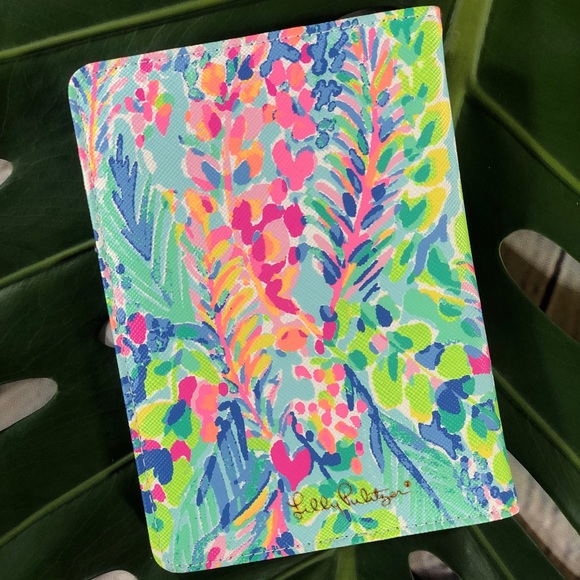 Lilly Pulitzer Passport Cover - Picture 2 of 4